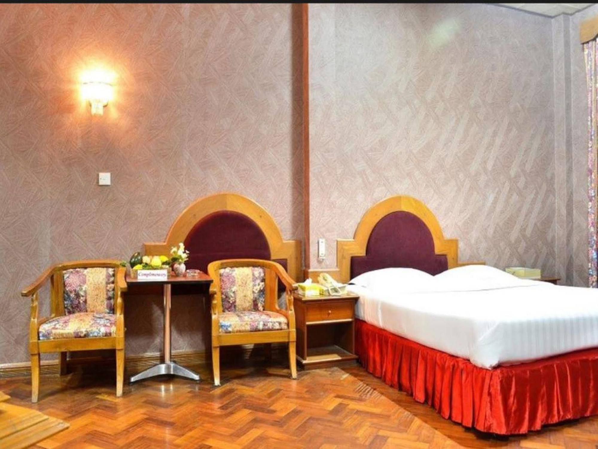 เอกเซ พาเลซโฮเต็ล Hotel ย่างกุ้ง ภายนอก รูปภาพ