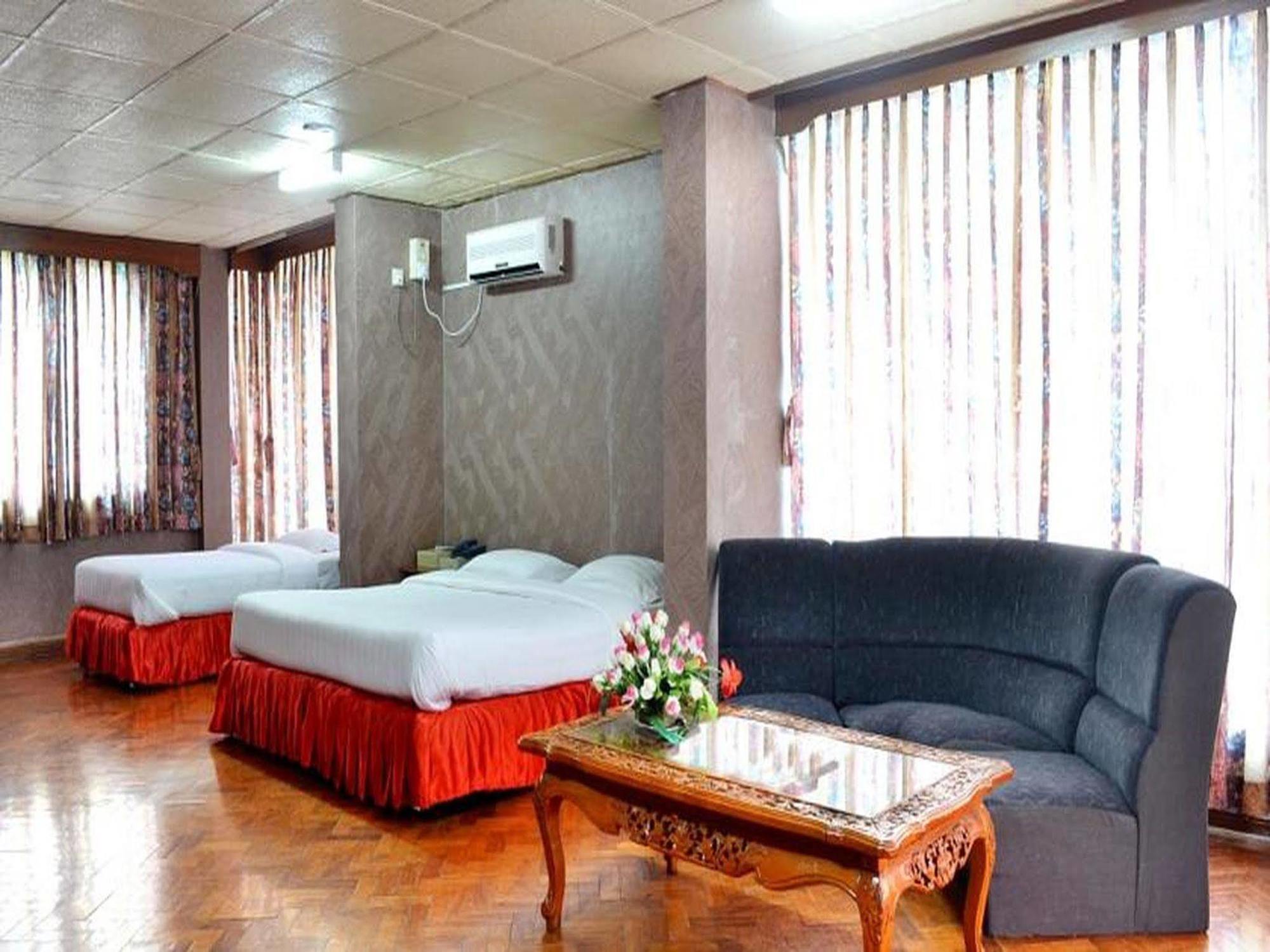 เอกเซ พาเลซโฮเต็ล Hotel ย่างกุ้ง ภายนอก รูปภาพ